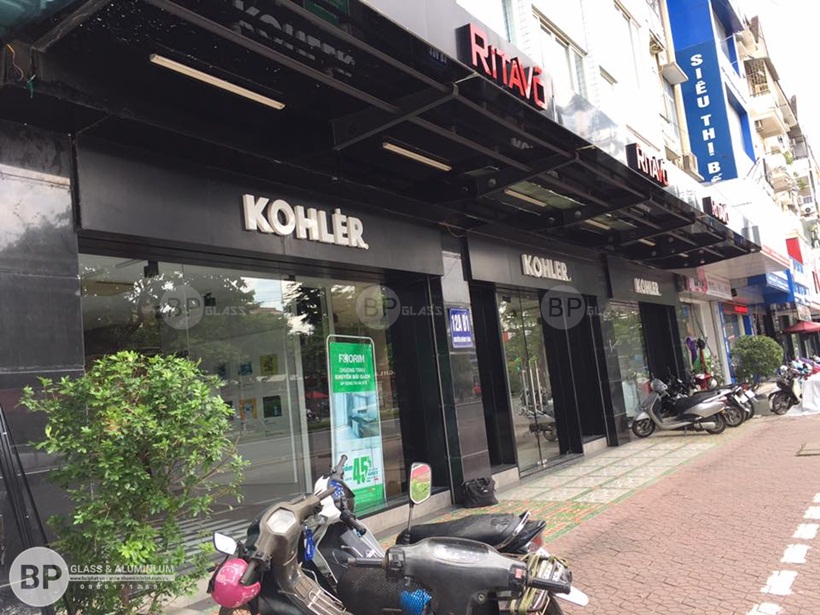 Vách kính, cửa kính mặt tiền tại Rita Võ Nguyễn Khánh Toàn